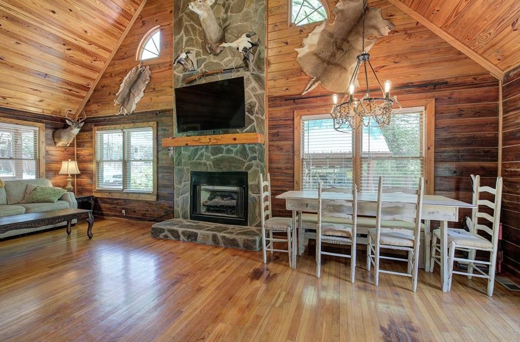 4134 Dews Pond Rd, Calhoun GA  30701-4337 exterior