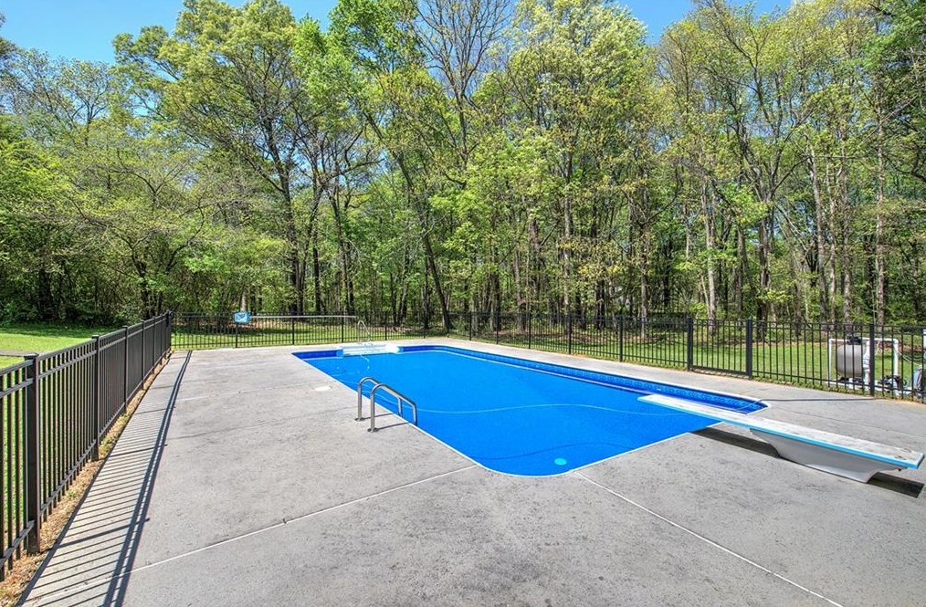 4134 Dews Pond Rd, Calhoun GA  30701-4337 exterior