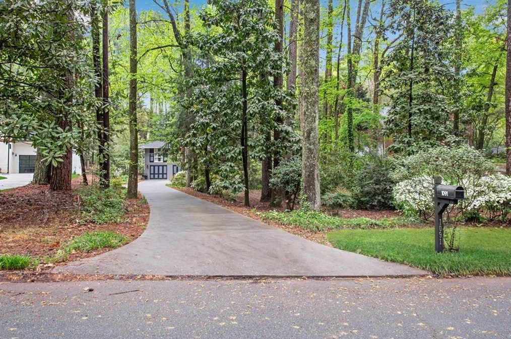 1091 Mcconnell Dr, Decatur GA  30033-3401 exterior