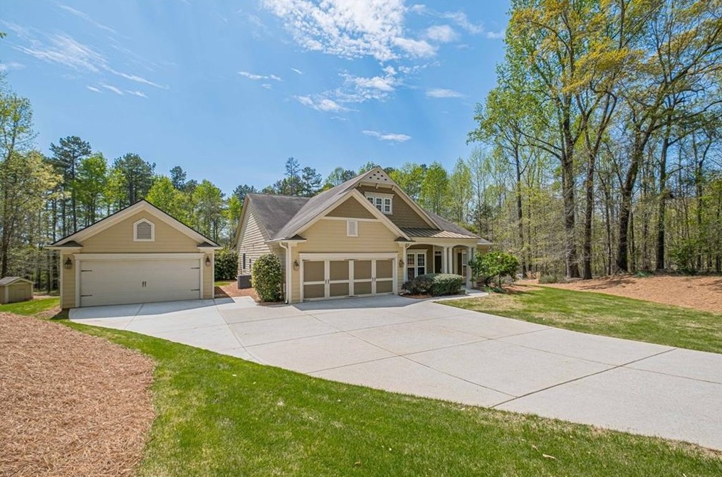 137 Bradford Ct, Hoschton, GA 30548