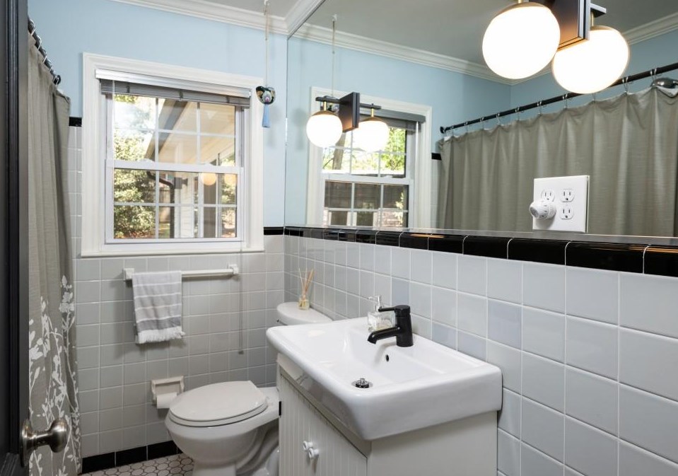 2216 Desmond Dr, Decatur GA  30033-4742 exterior