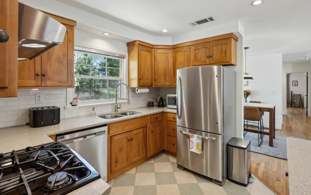 2216 Desmond Dr, Decatur GA  30033-4742 exterior