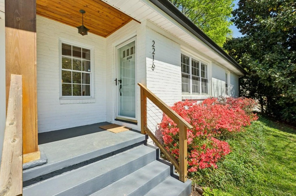 2216 Desmond Dr, Decatur GA  30033-4742 exterior