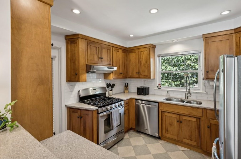 2216 Desmond Dr, Decatur GA  30033-4742 exterior