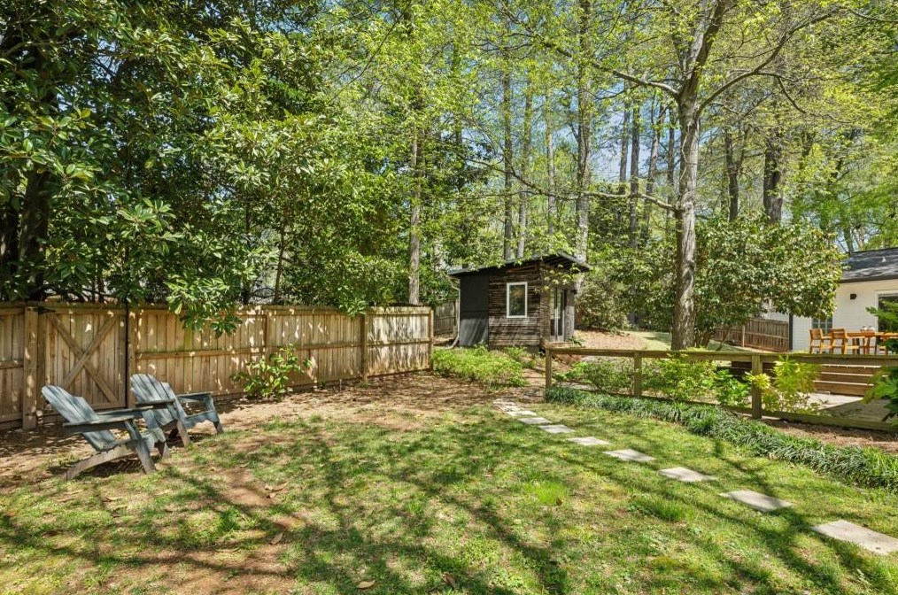 2216 Desmond Dr, Decatur GA  30033-4742 exterior