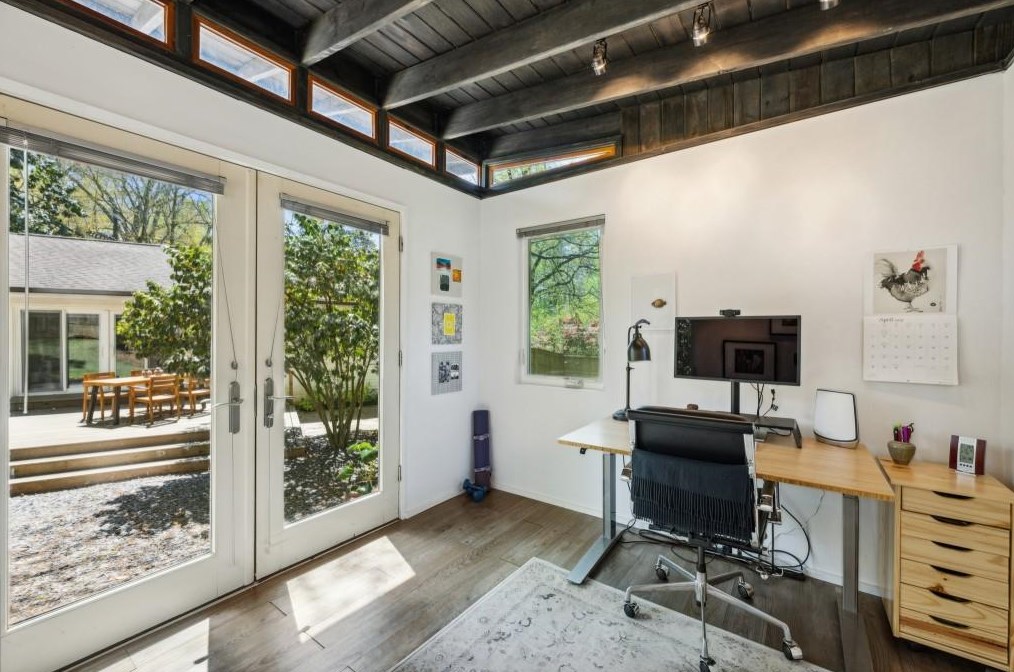 2216 Desmond Dr, Decatur GA  30033-4742 exterior