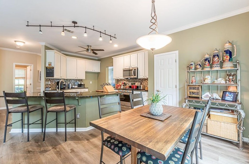 1802 Hidden Springs Walk, Smyrna GA  30082-4252 exterior