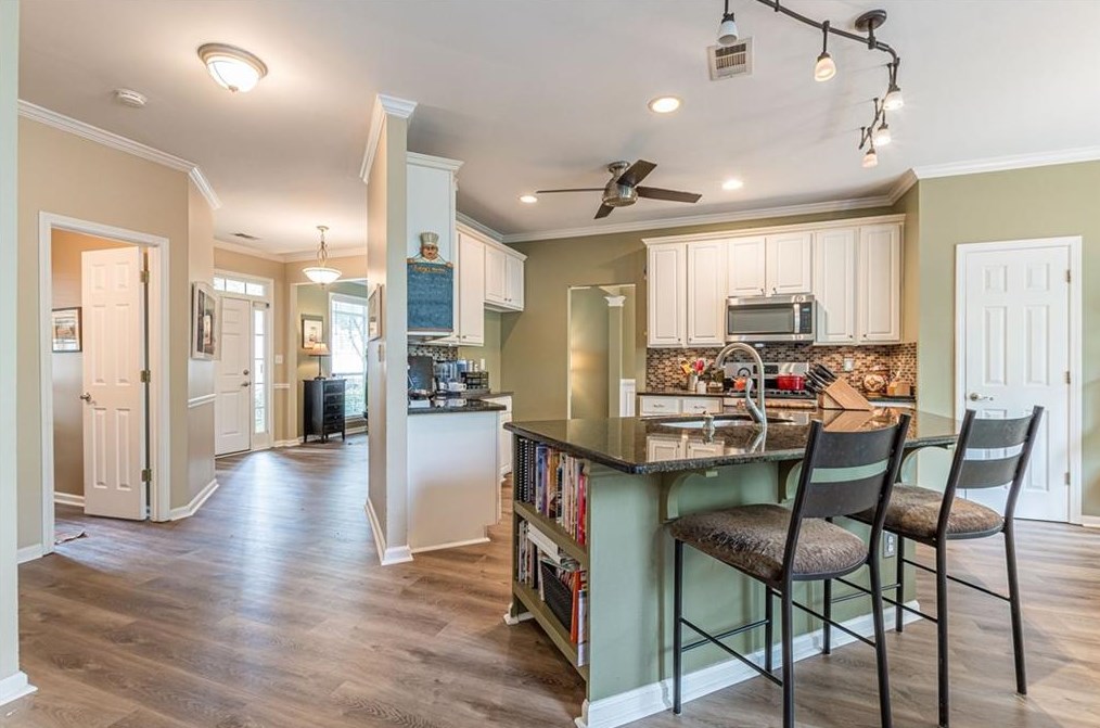 1802 Hidden Springs Walk, Smyrna GA  30082-4252 exterior