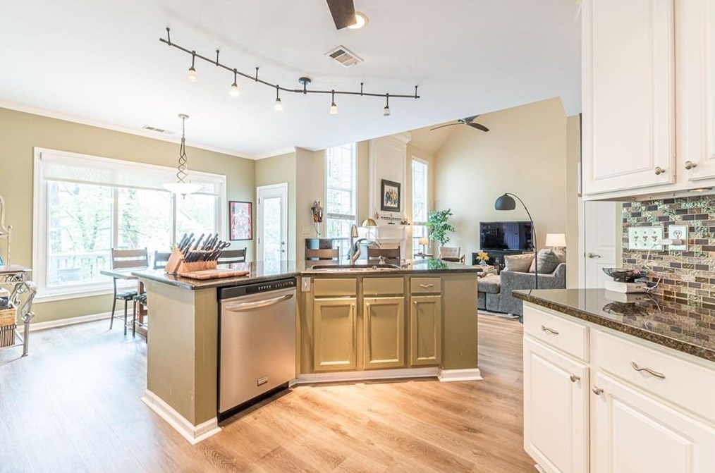1802 Hidden Springs Walk, Smyrna GA  30082-4252 exterior