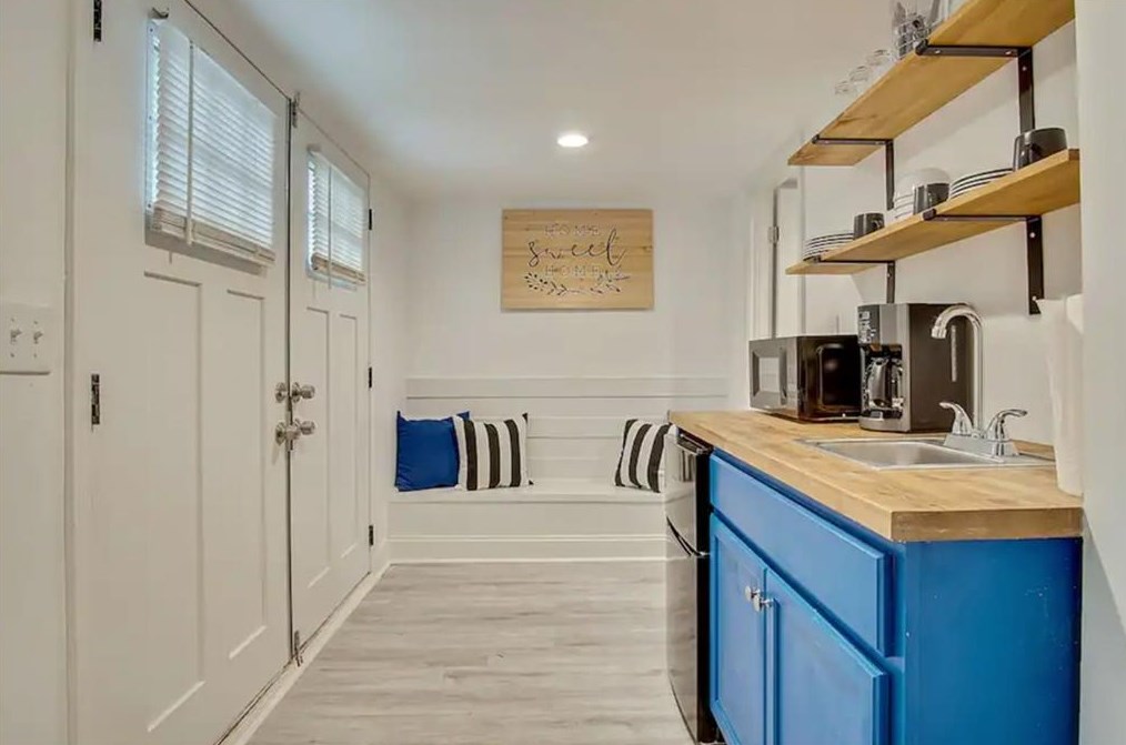 1348 Mcclelland Ave, Atlanta GA  30344-1609 exterior