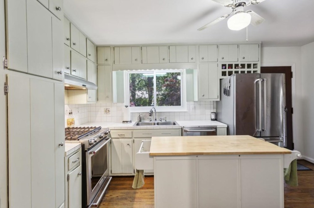 1939 Forest Green Dr, Atlanta GA  30329-2604 exterior