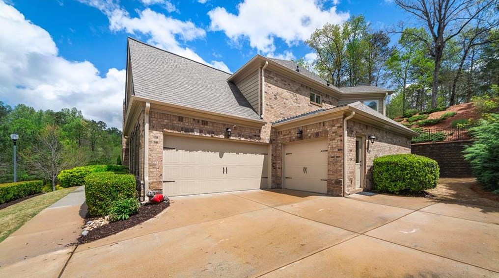 1040 Mosspointe Dr, Roswell, GA 30075-4130