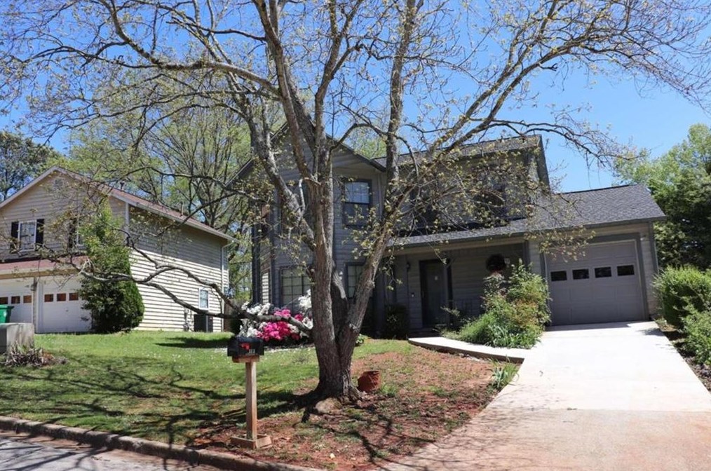 903 Lake Watch Dr, Stone Mountain, GA 30088-2359