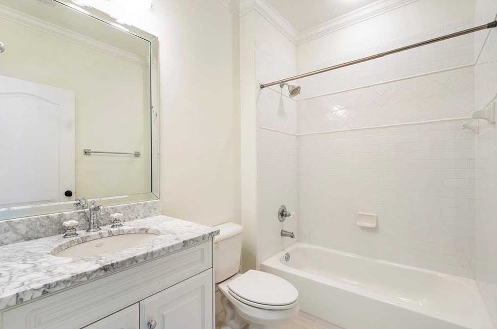 3057 Woodrow Way, Atlanta GA  30319-2707 exterior