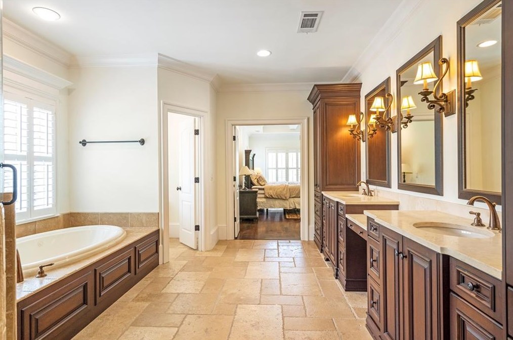 3057 Woodrow Way, Atlanta GA  30319-2707 exterior