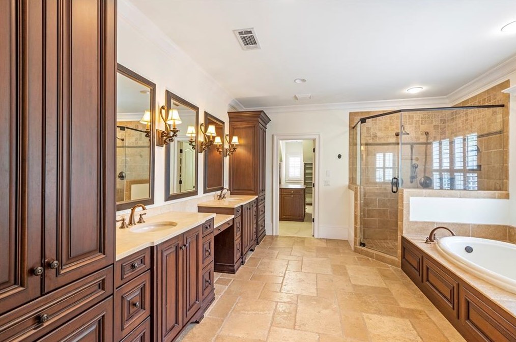 3057 Woodrow Way, Atlanta GA  30319-2707 exterior
