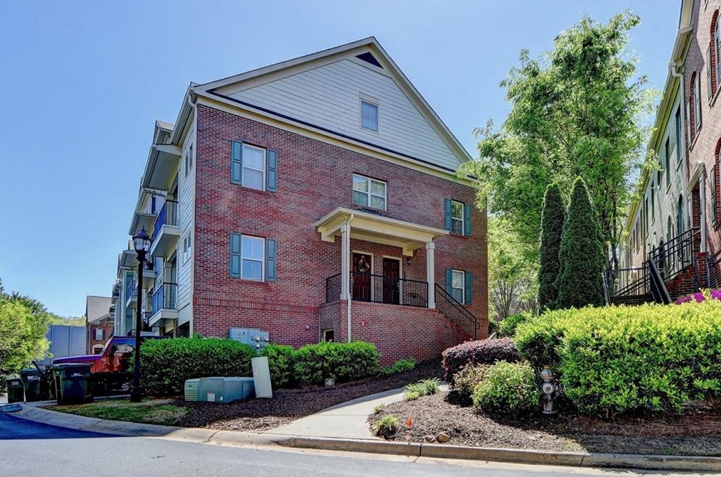 803 Perennial Dr, Atlanta, GA 30328-4275