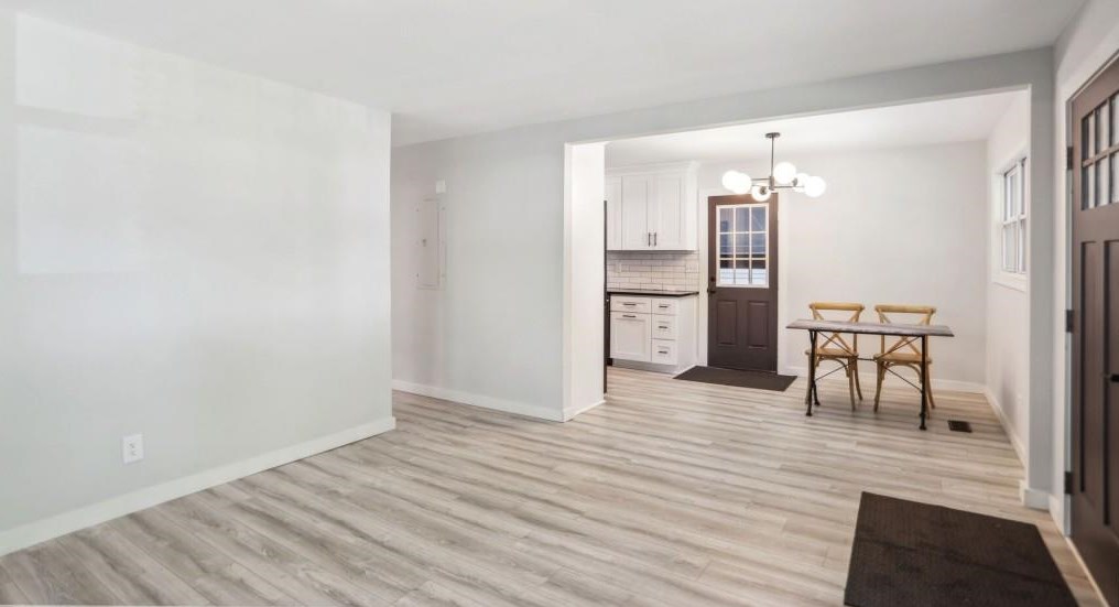 547 Elbridge Dr, Atlanta GA  30318-8137 exterior