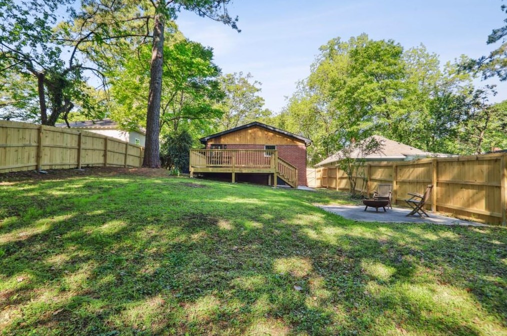 547 Elbridge Dr, Atlanta GA  30318-8137 exterior