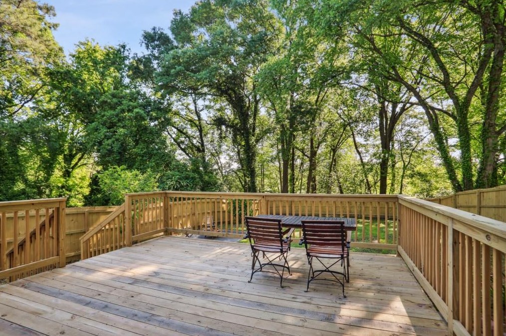 547 Elbridge Dr, Atlanta GA  30318-8137 exterior