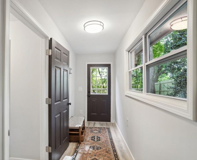 547 Elbridge Dr, Atlanta GA  30318-8137 exterior