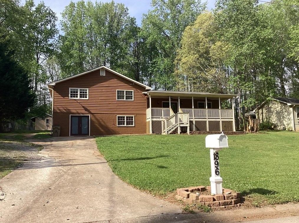 1896 Poinsetta Dr, Acworth, GA 30102