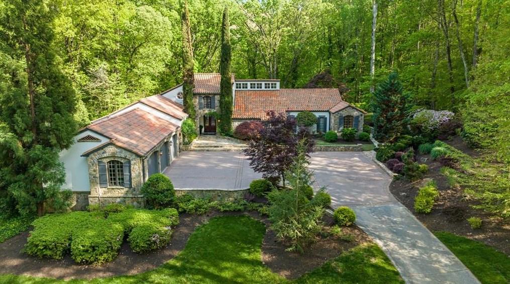 5865 Winterthur Dr, Atlanta GA  30328-4628 exterior