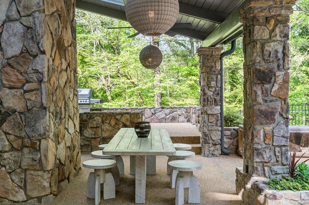 5865 Winterthur Dr, Atlanta GA  30328-4628 exterior