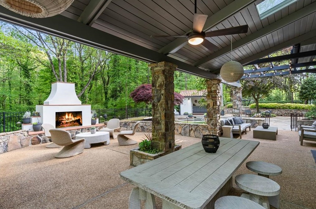 5865 Winterthur Dr, Atlanta GA  30328-4628 exterior