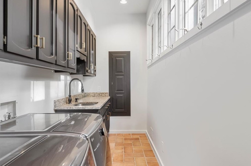 5865 Winterthur Dr, Atlanta GA  30328-4628 exterior