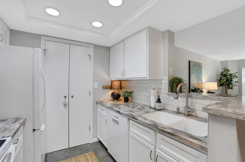 3081 Chastain Park Ct, Atlanta GA 30342-3256 exterior