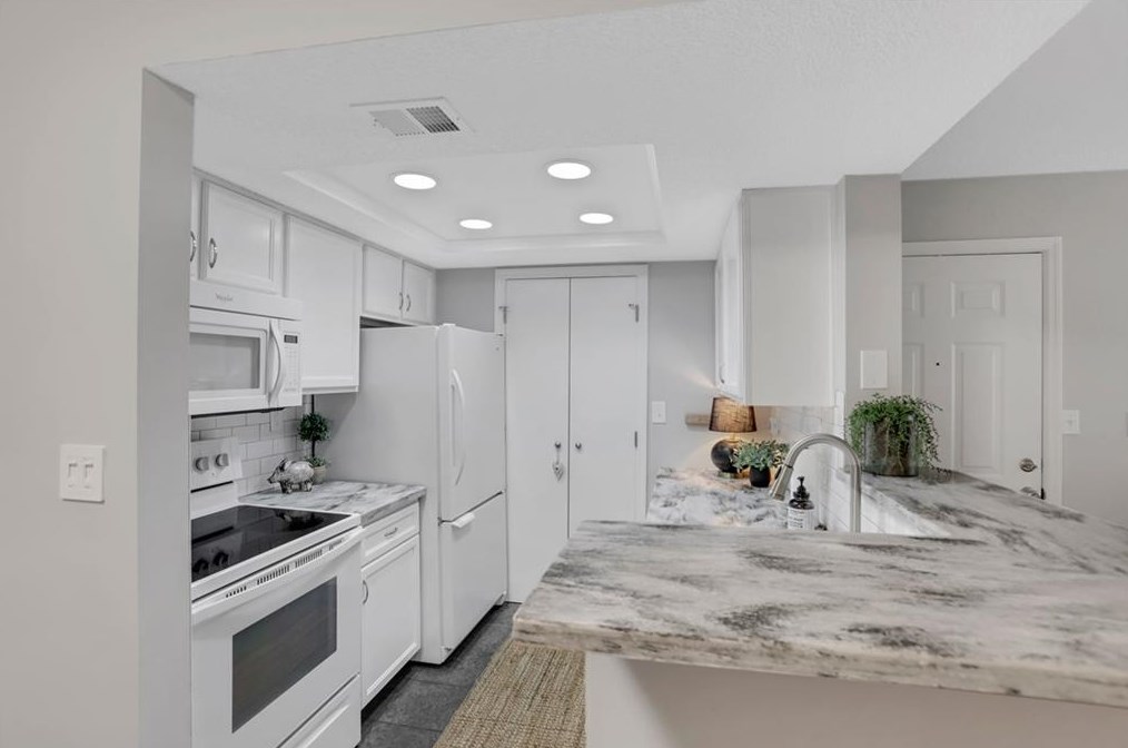 3081 Chastain Park Ct, Atlanta GA 30342-3256 exterior