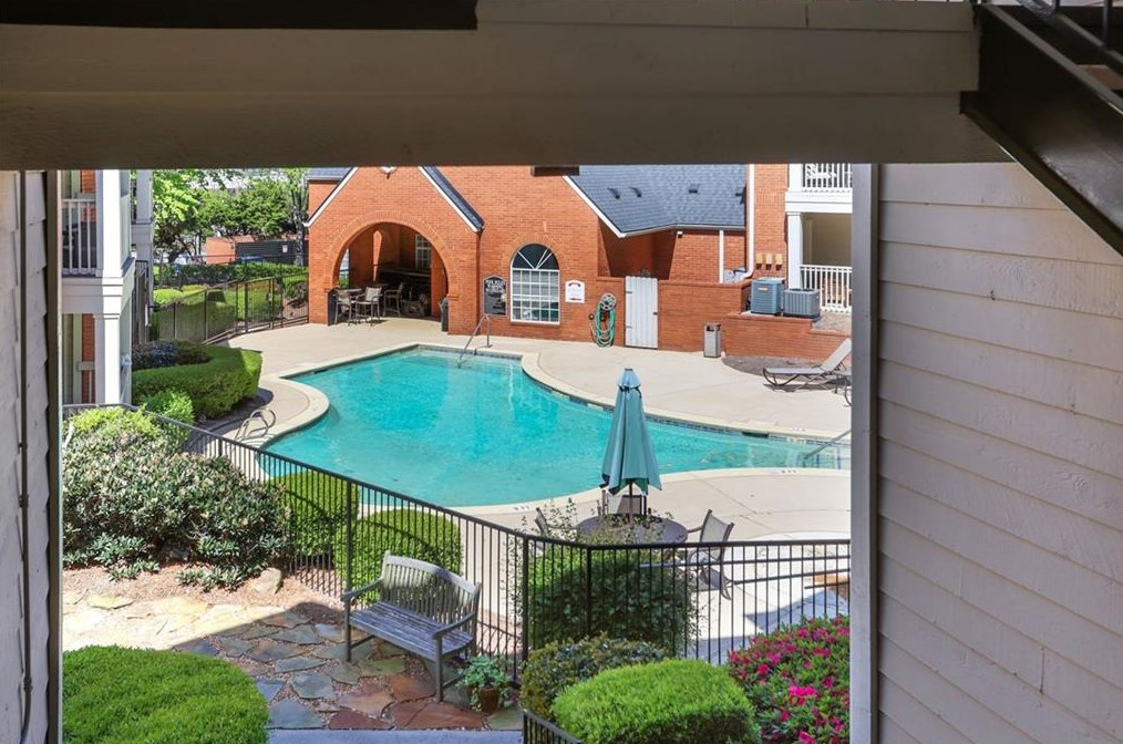 3081 Chastain Park Ct, Atlanta GA 30342-3256 exterior