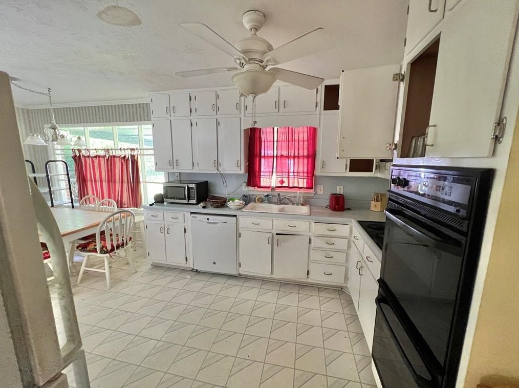 2614 Hickory Valley Dr, Lithonia, GA 30078-3231