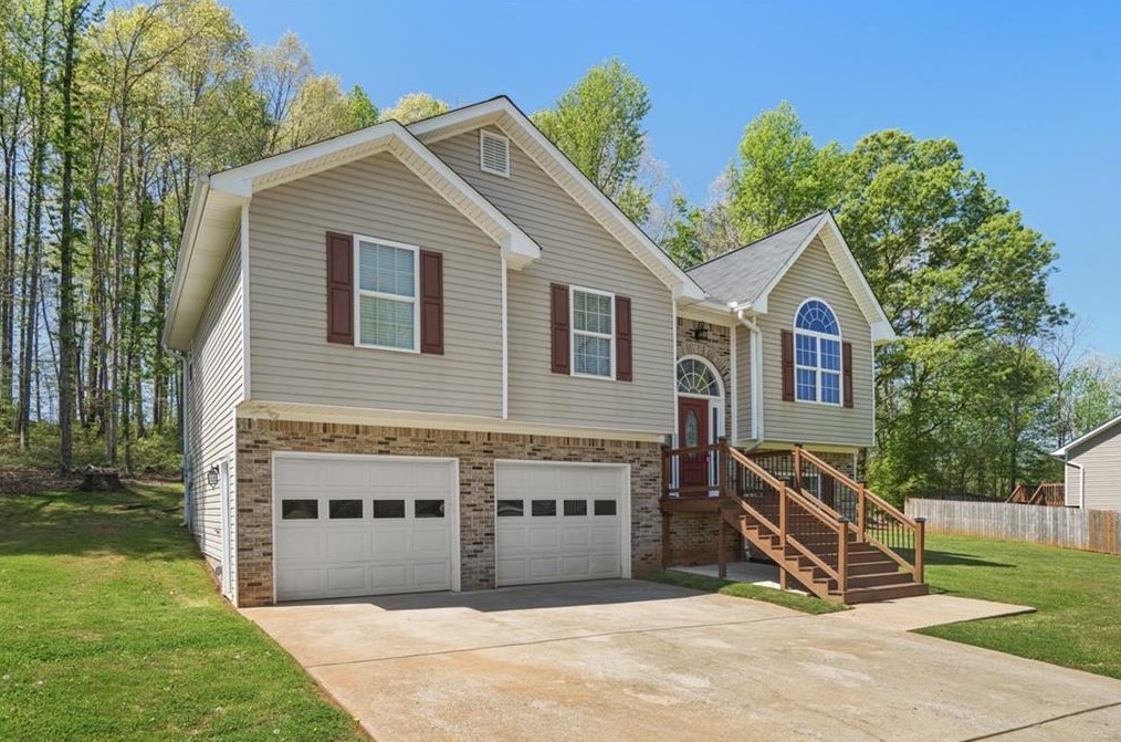 10 Indian Hills Dr, Rydal, GA 30171-1658