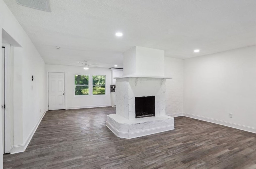 1333 Snapfinger Rd, Decatur GA  30032-4765 exterior