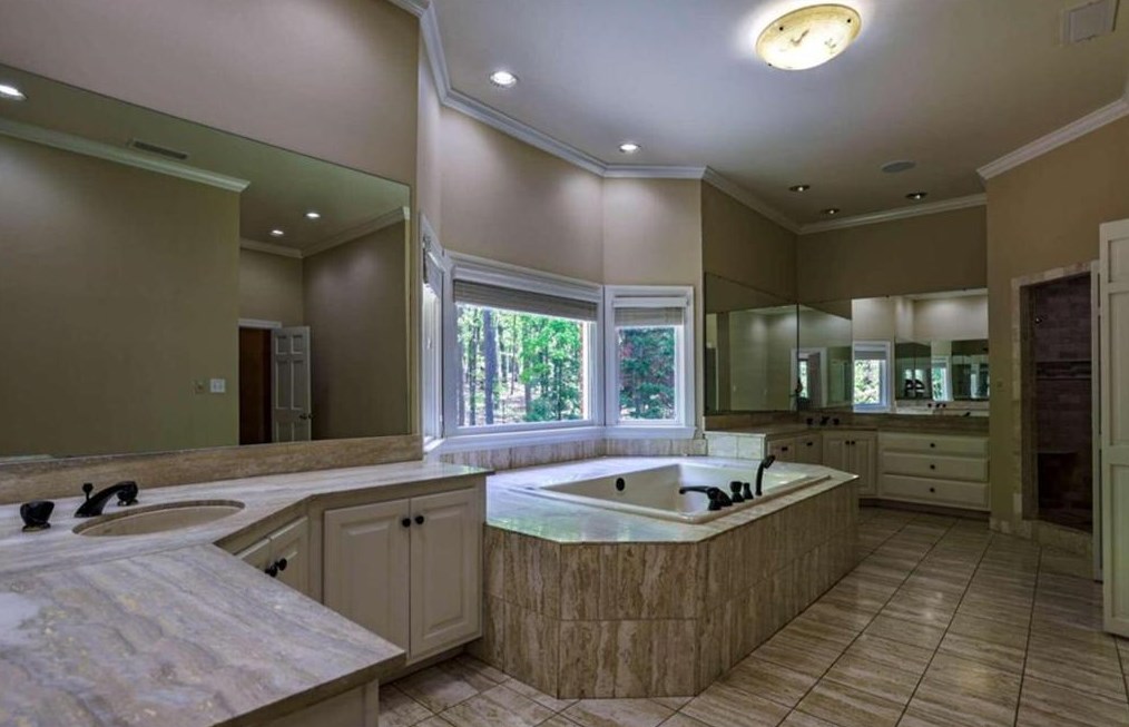 18 Huntington Rd, Rome GA  30165-8553 exterior