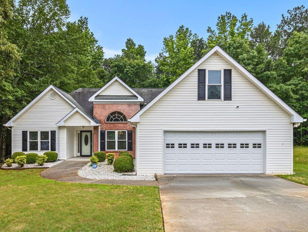 25 Summer Walk Cir, Porterdale, GA 30016-8864