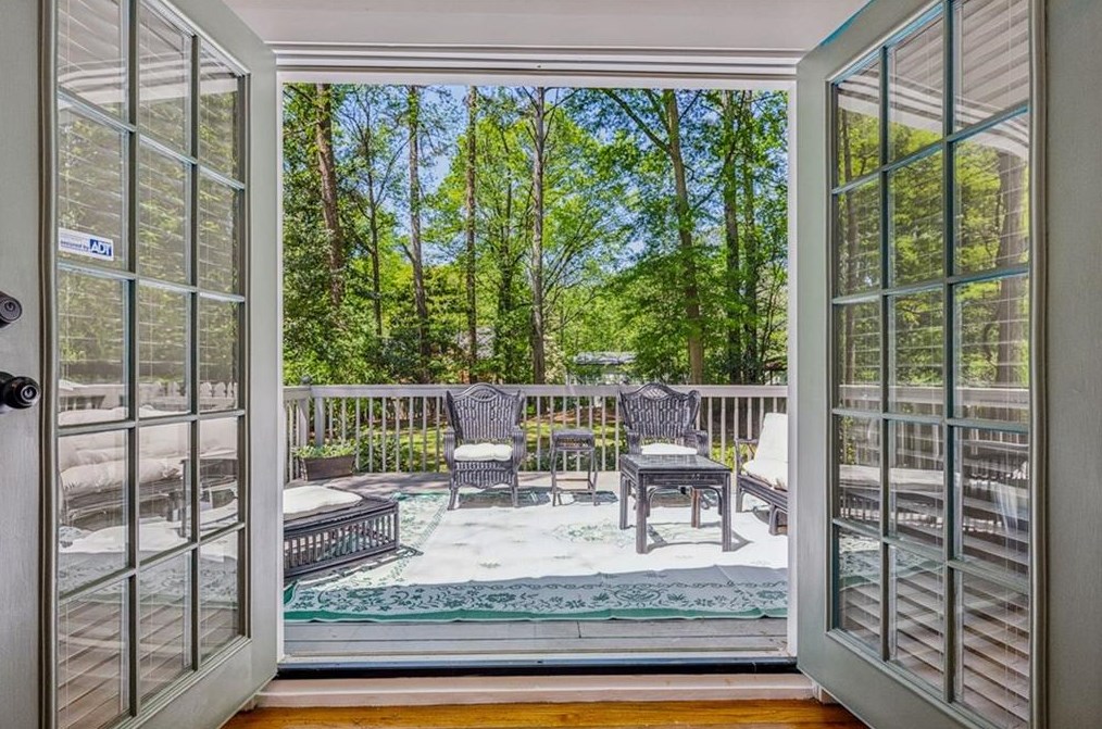 1322 Scott Blvd, Decatur GA  30030-1419 exterior