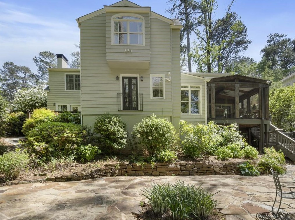 946 Winall Down Rd, Atlanta GA  30319-1142 exterior