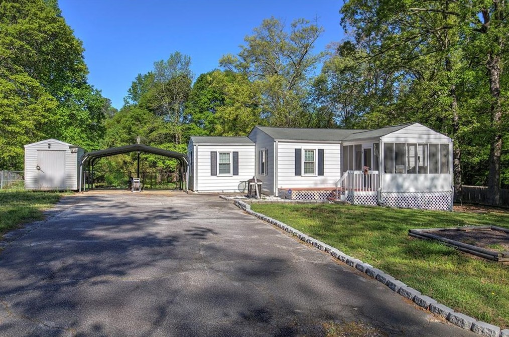 6357 Gordon St, Lithia Springs, GA 30122-1334