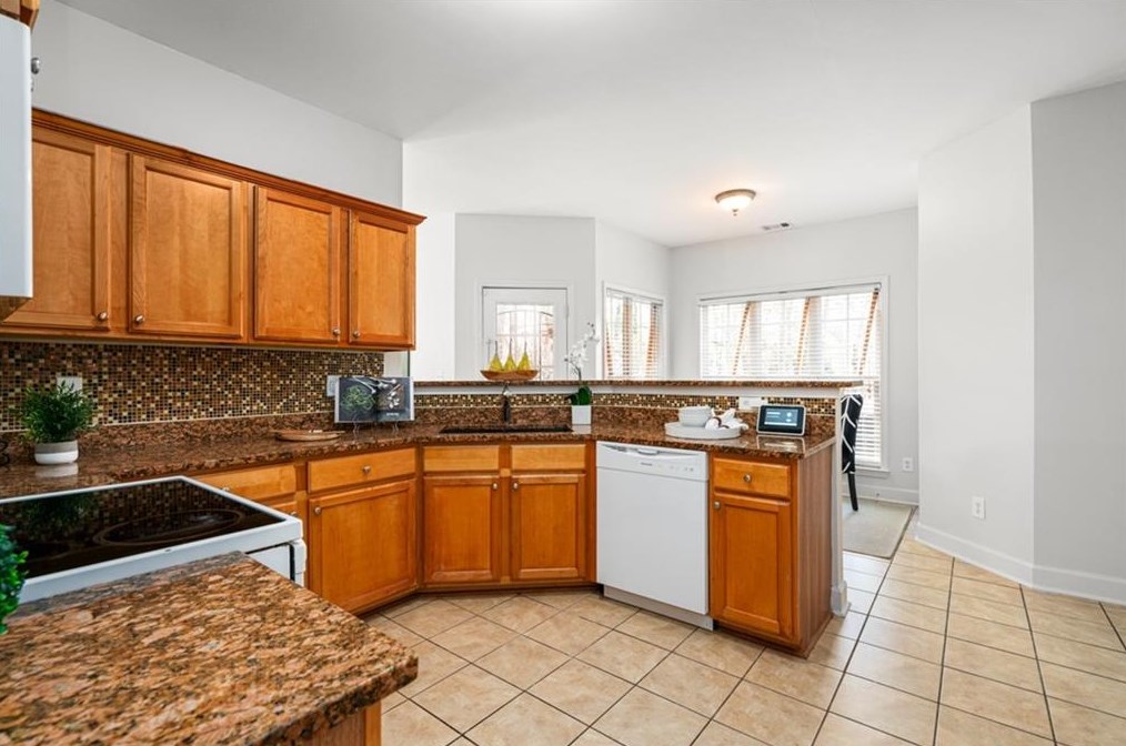 2876 Alden Green Trl, Atlanta GA  30344-3805 exterior