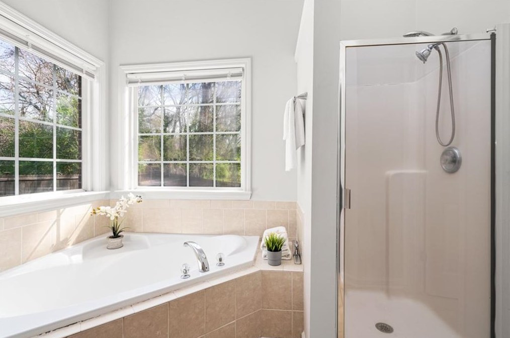 2876 Alden Green Trl, Atlanta GA  30344-3805 exterior