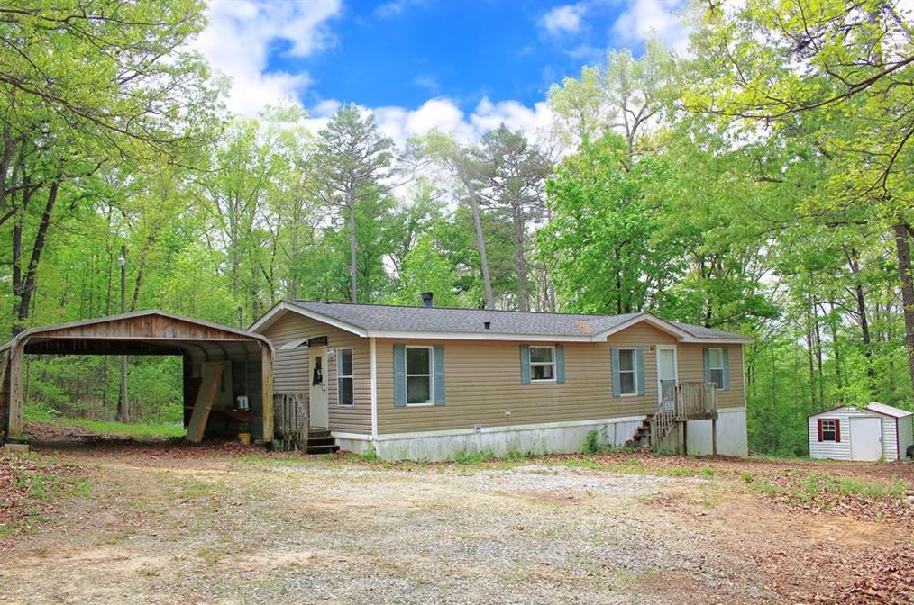 179 Sunset Dr, Maysville, GA 30558-4740