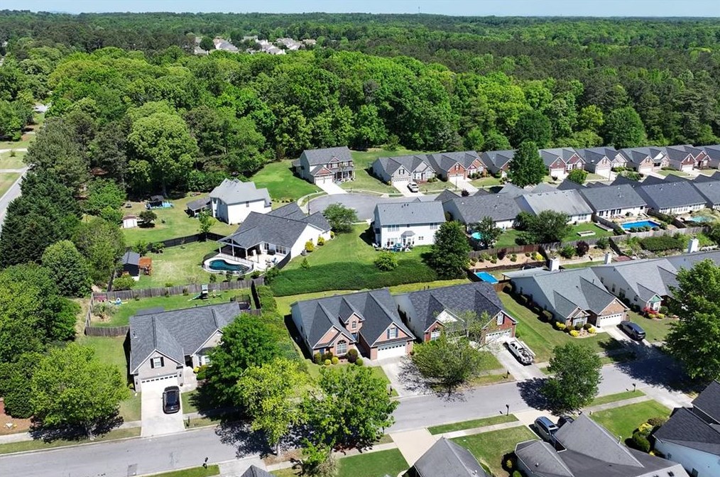 1372 Culverstone Dr, Lawrenceville GA  30043-4770 exterior