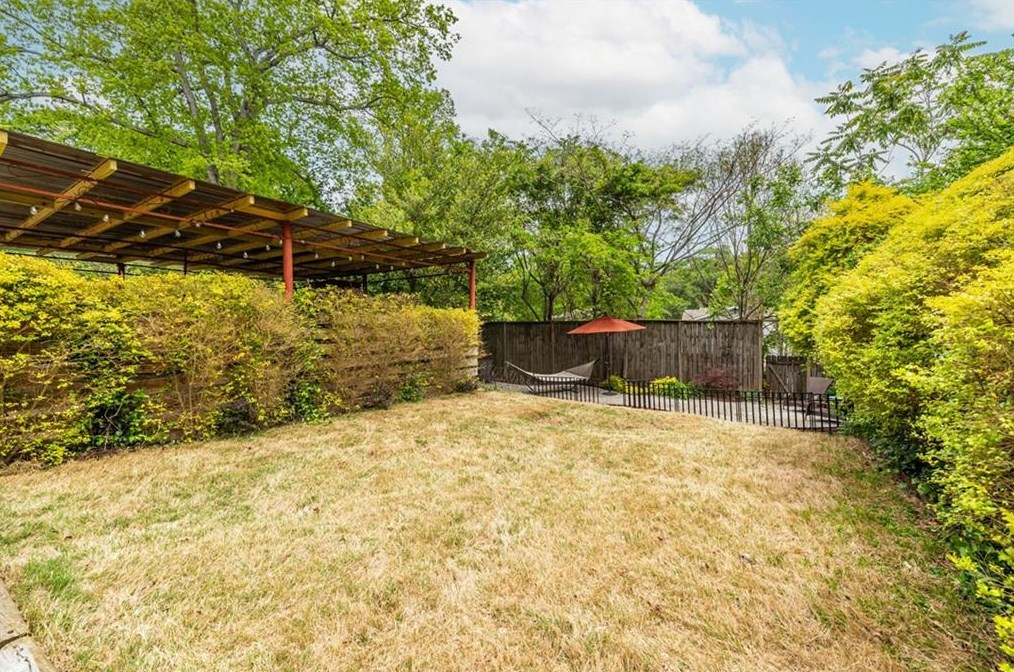 208 Mead Rd, Decatur GA  30030-3623 exterior