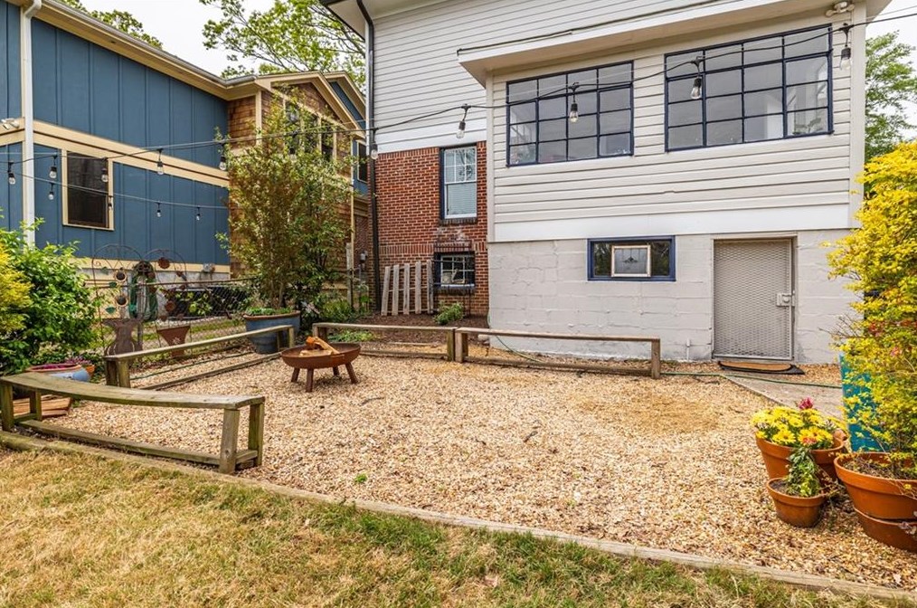 208 Mead Rd, Decatur GA  30030-3623 exterior