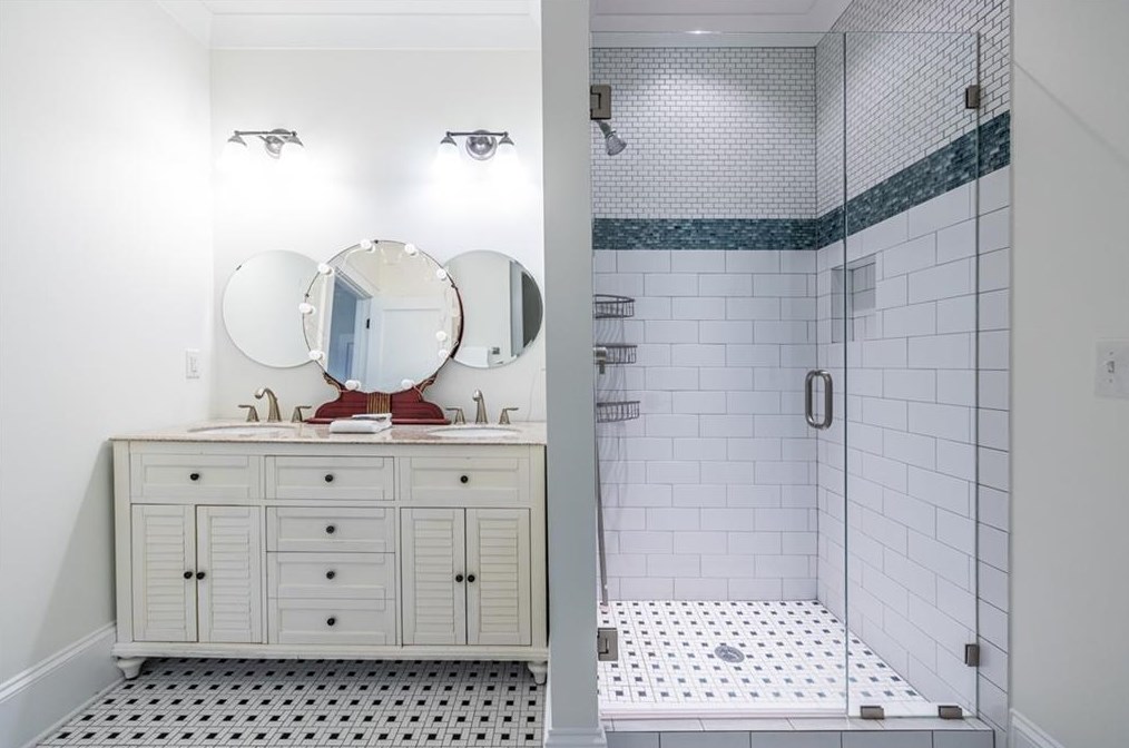 208 Mead Rd, Decatur GA  30030-3623 exterior