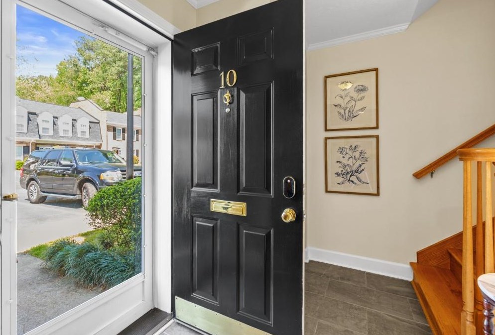 10 Spring Green Pl, Atlanta, GA 30318-1512