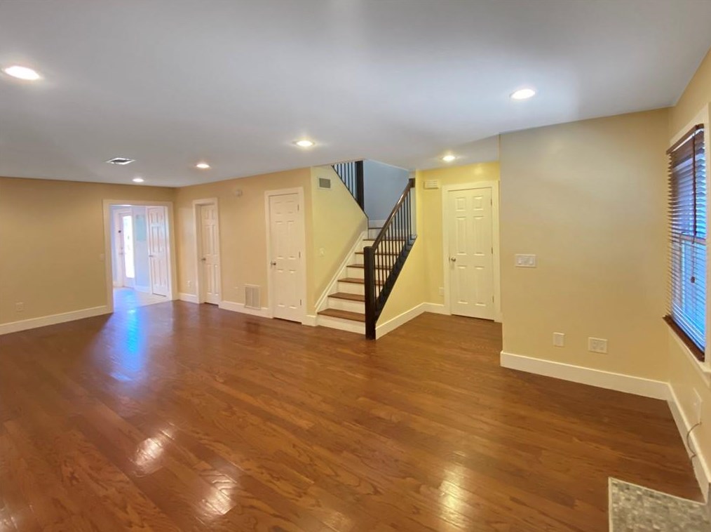 877 Lenox Oaks Cir, Atlanta, GA 30324-2839